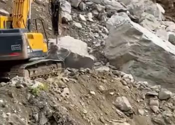 शनिबार अपराह्नदेखि अवरुद्ध कर्णाली राजमार्ग सोमबारसम्म मात्र खुल्ने, सडक डिभिजन प्रमुख महताराको भनाइ
